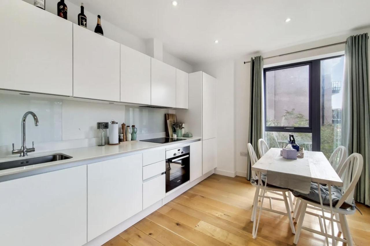 Luxury 2 Bed 2 Bath With Balcony New Build Apartment *South Central London* Exterior photo